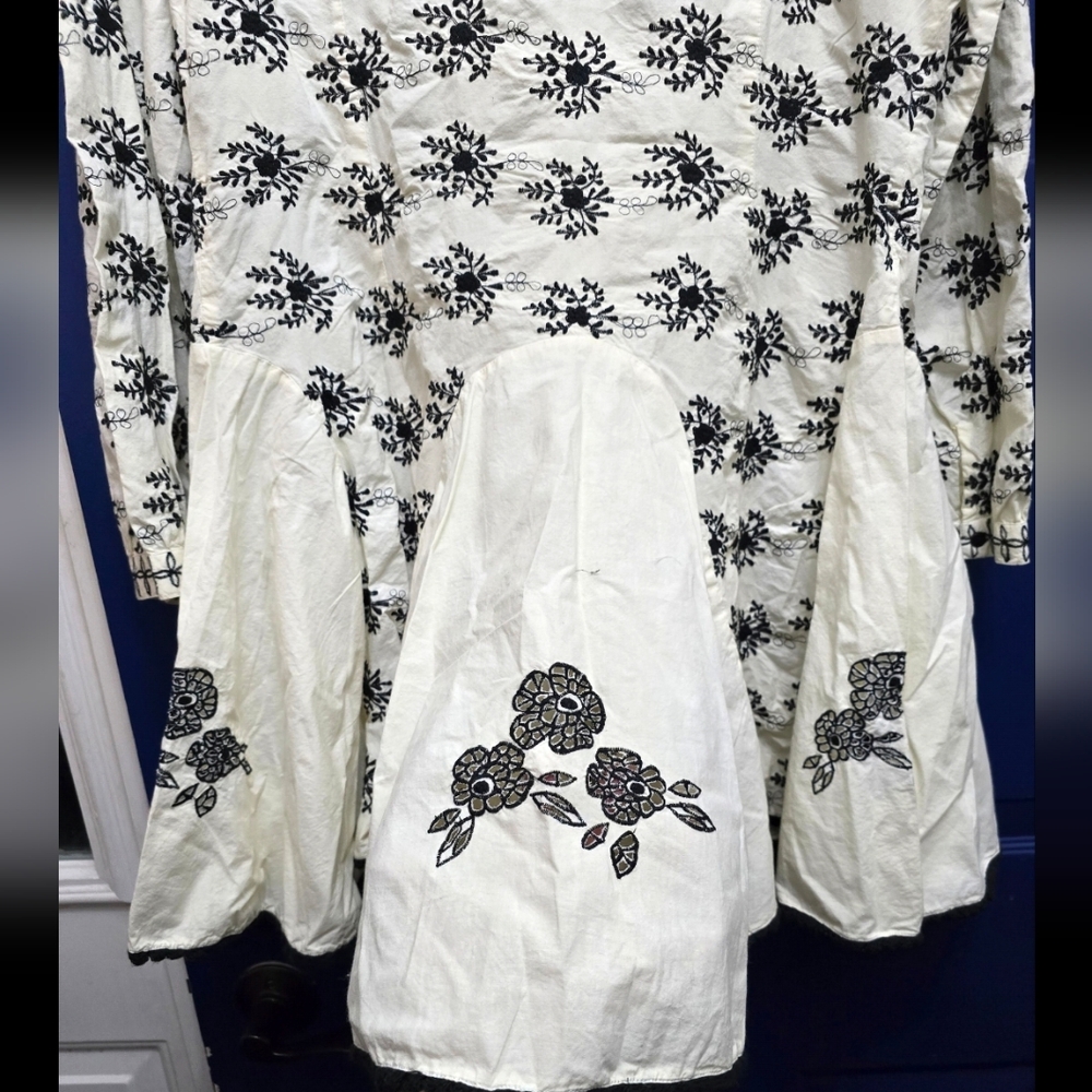 The Pyramid Collection Tunic/Dress  Embroidered Floral Button Front Cottage Sz L - Picture 7 of 7